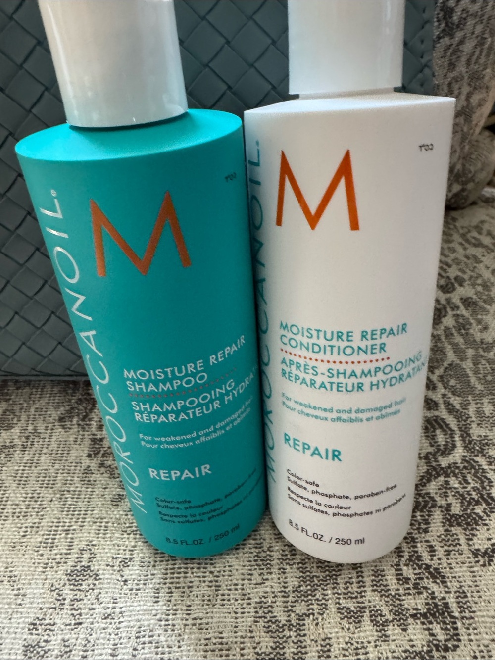 Moroccanoil Moisture Repair Shampoo & Conditioner - Teal & White - Picture 2 of 2